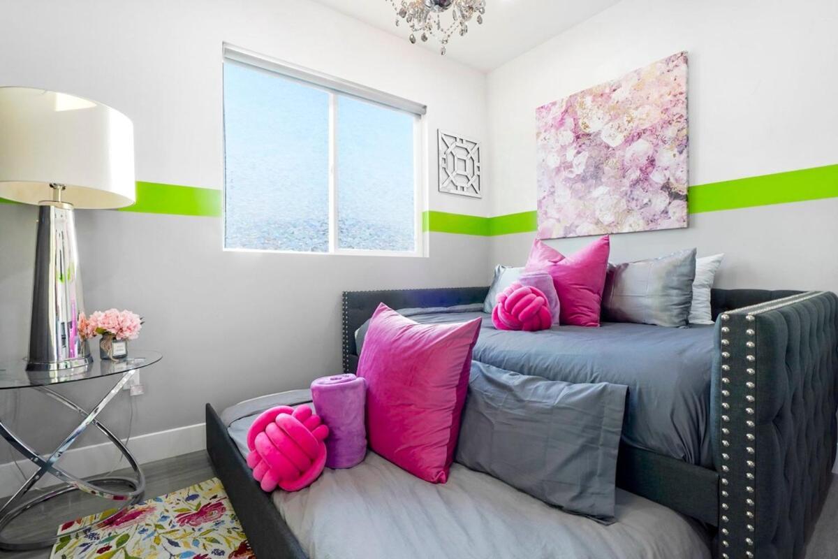 Holiday home A- Stylish And Comfy Noho Retreat- 5 Star Area, Hot Tub Los Angeles