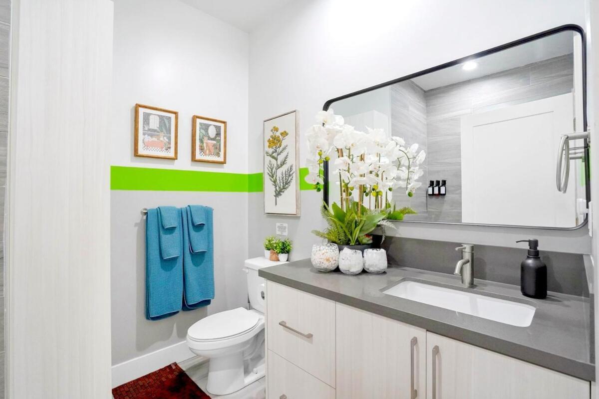A- Stylish And Comfy Noho Retreat- 5 Star Area, Hot Tub Holiday home Los Angeles